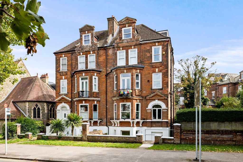 2 bed maisonette for saleCastle Hill Avenue, Folkestone CT20