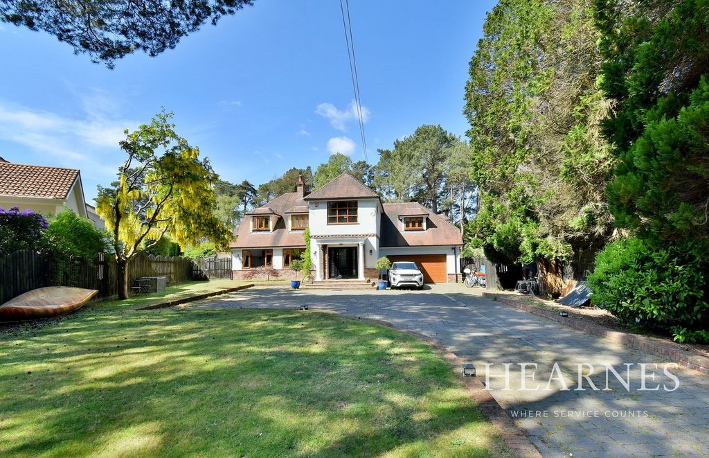 5 bed detached house for saleFerndown BH22
