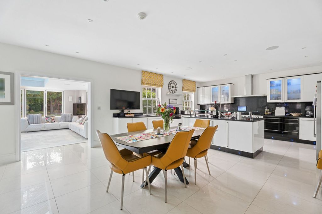Additional image 5 of 7 bed detached house for saleCamp Road, Gerrards Cross SL9