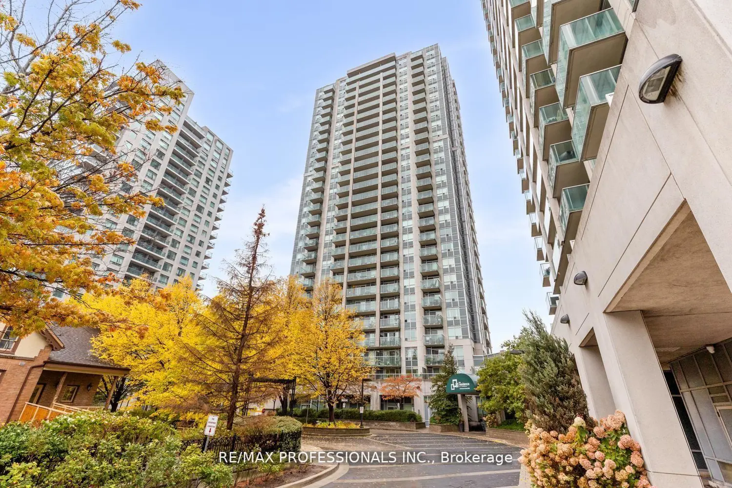 18 Harrison Garden Boulevard 706