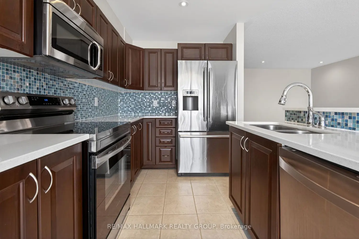 236 Trailsedge Way photo 4