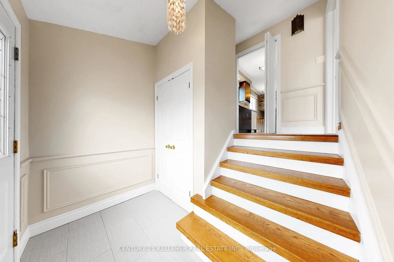 6251 Atherly Crescent photo 3