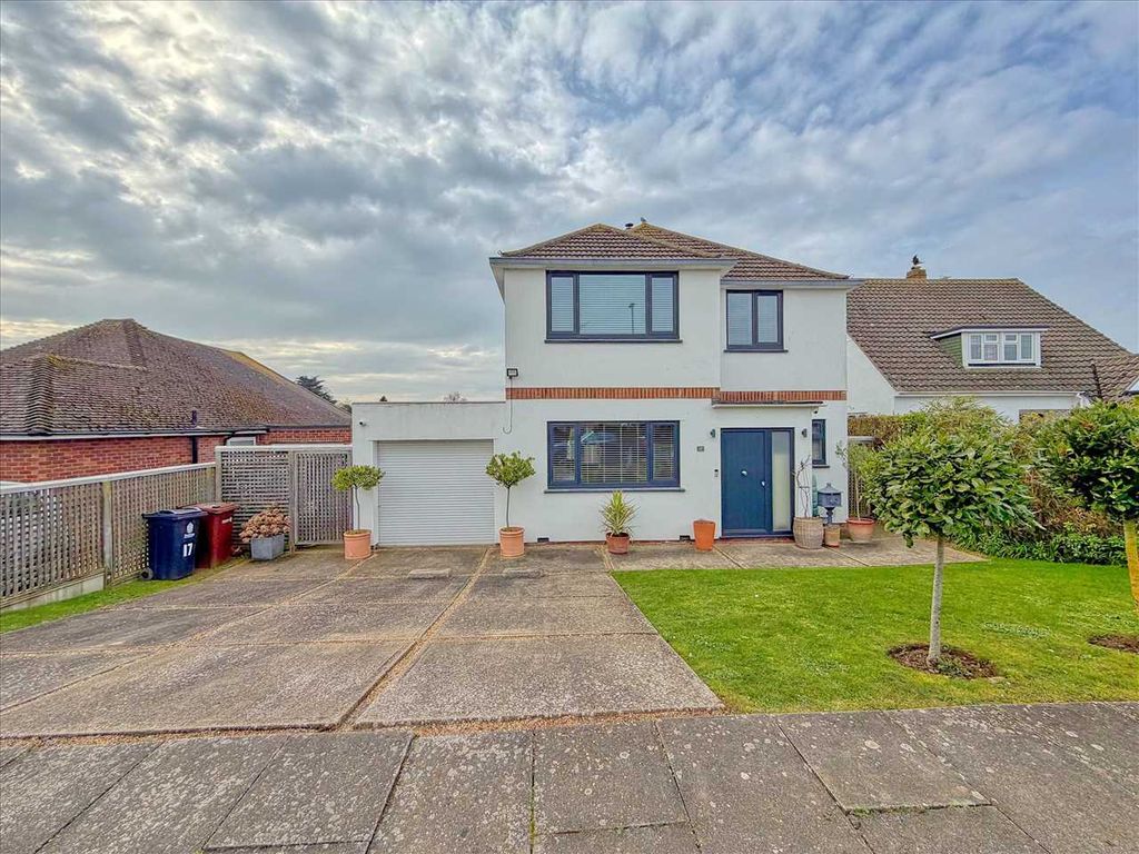 4 bed detached house for saleThe Close, Frinton On Sea CO13