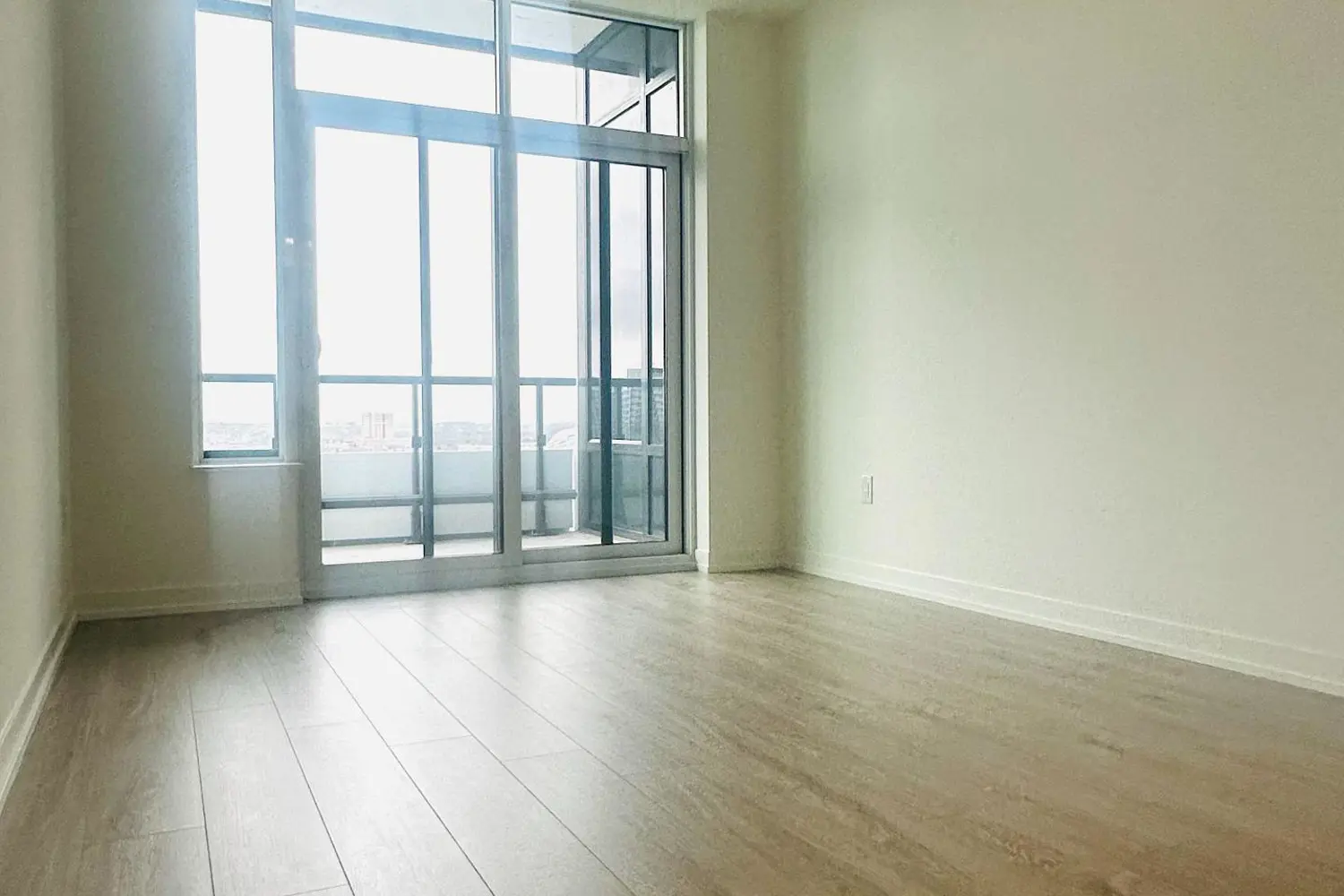 2485 Eglinton Avenue 804