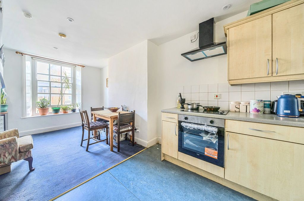 Additional image 5 of 2 bed flat for saleMarlborough Street, Faringdon, Oxfordshire SN7