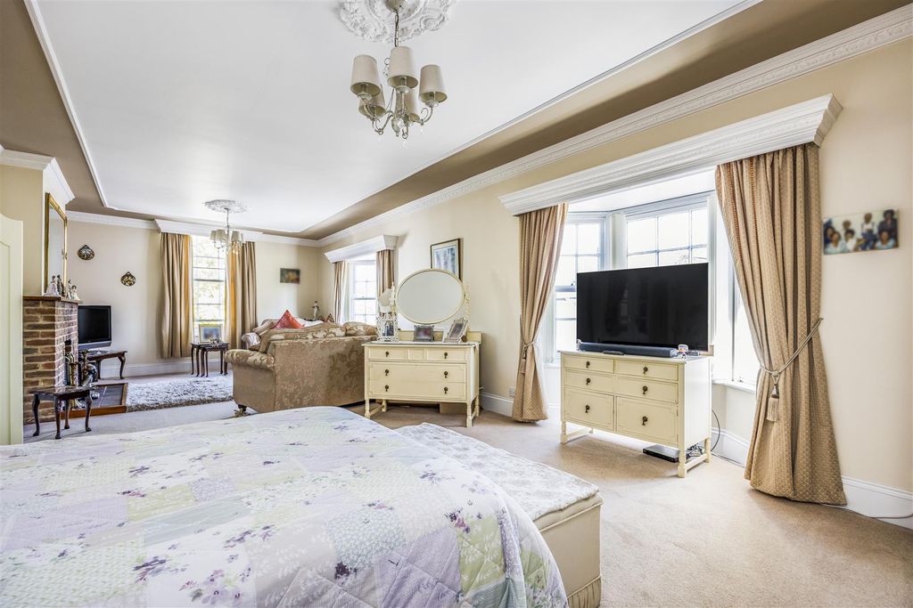 Additional image 9 of 5 bed property for saleCastle Street, Portchester PO16
