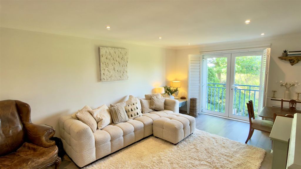 Additional image 18 of 2 bed flat for saleFreshwater, Isle Of Wight PO40