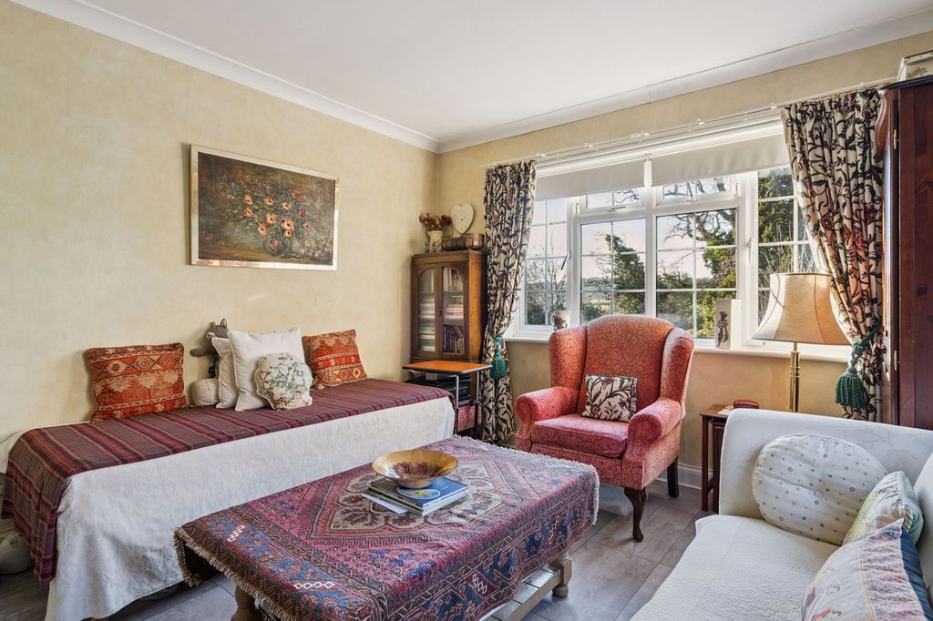 Additional image 8 of 3 bed flat for saleAmersham Road, Gerrards Cross SL9