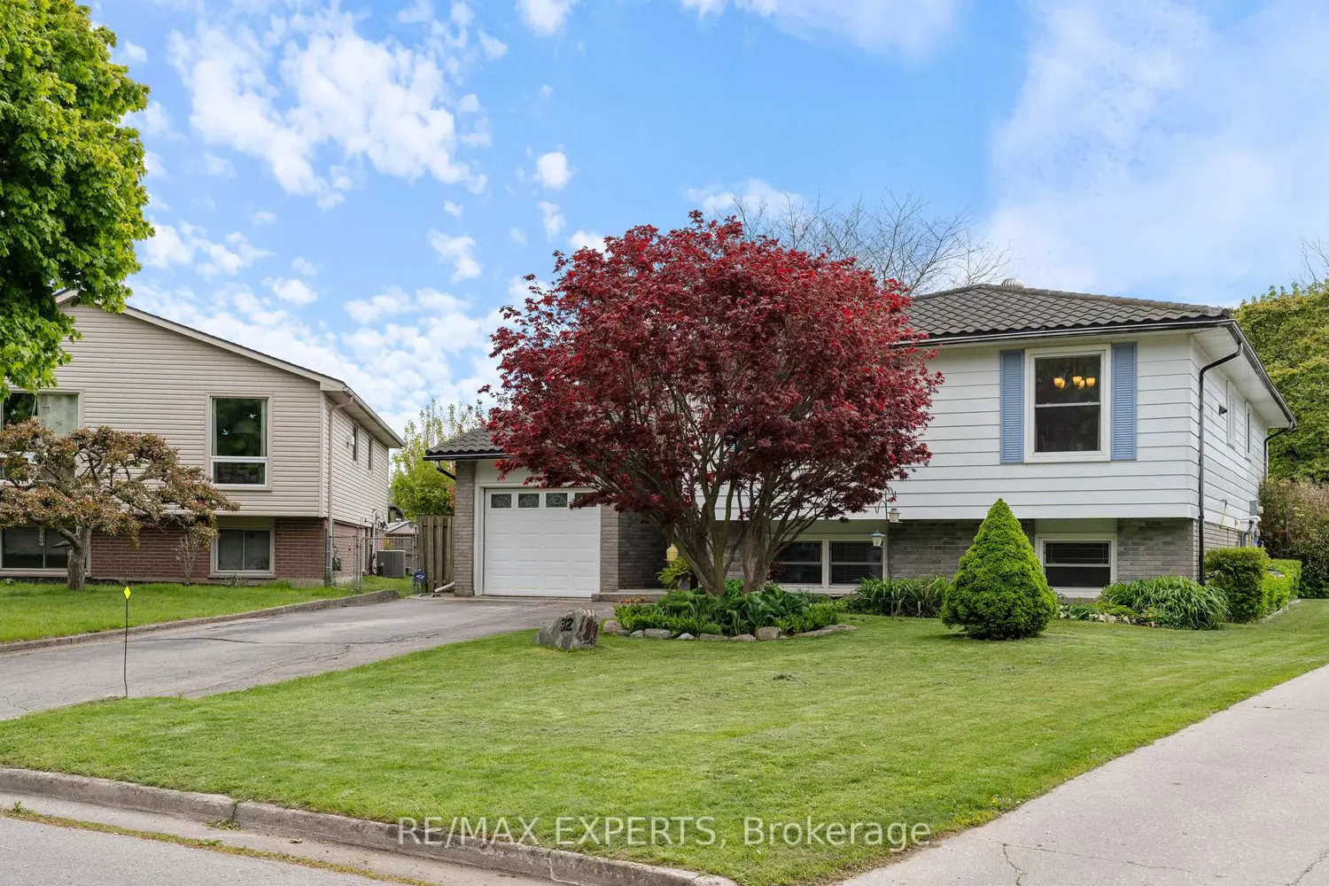 32 Crestlynn Crescent photo 2