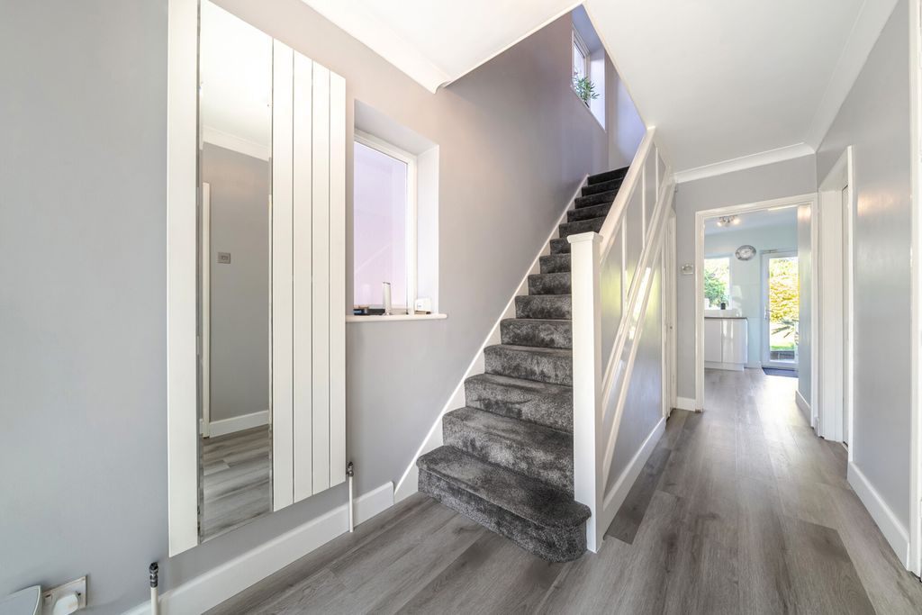 Additional image 4 of 3 bed detached house for saleAvenue Road, Erith DA8
