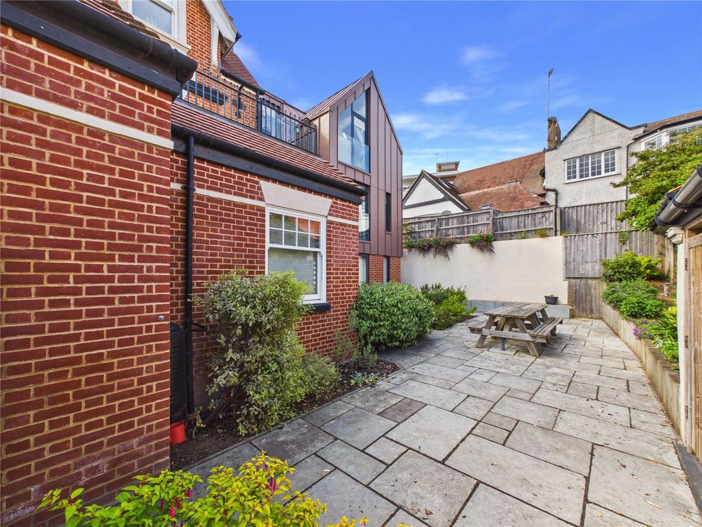 Additional image 10 of 2 bed flat for saleUndercliff Road West, Felixstowe, Suffolk IP11