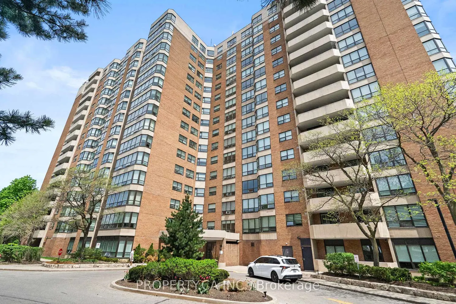 7601 Bathurst Street 101
