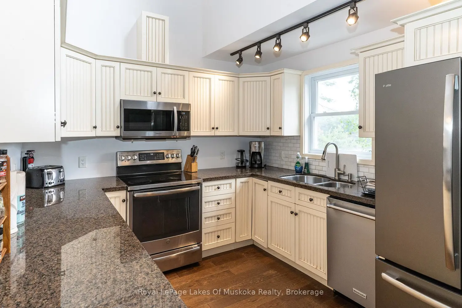 49 Pinetree Road photo 5