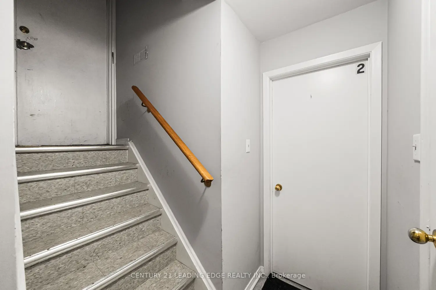Additional image 17 of 527 Glengarry Avenue