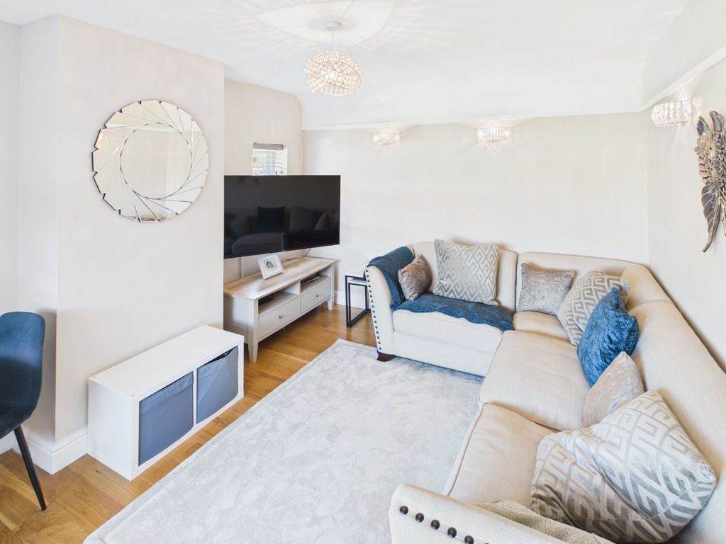 Additional image 3 of 2 bed maisonette for saleHillside Close, Chalfont St. Peter, Buckinghamshire SL9