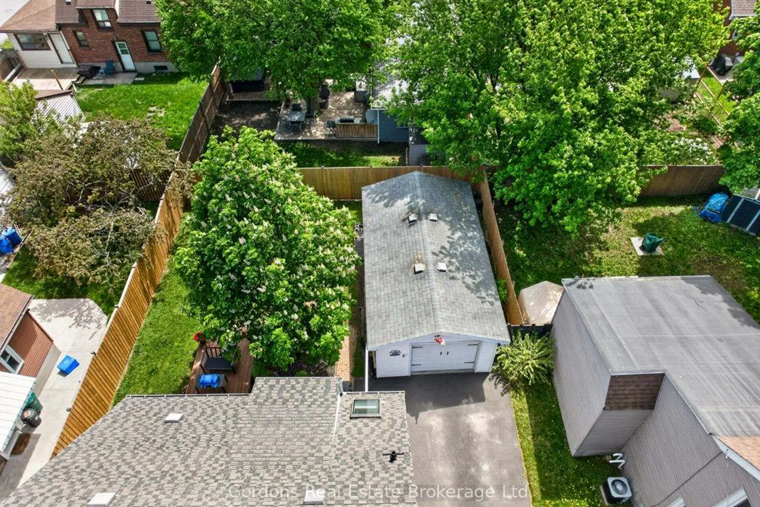 21 Wellington Crescent photo 2