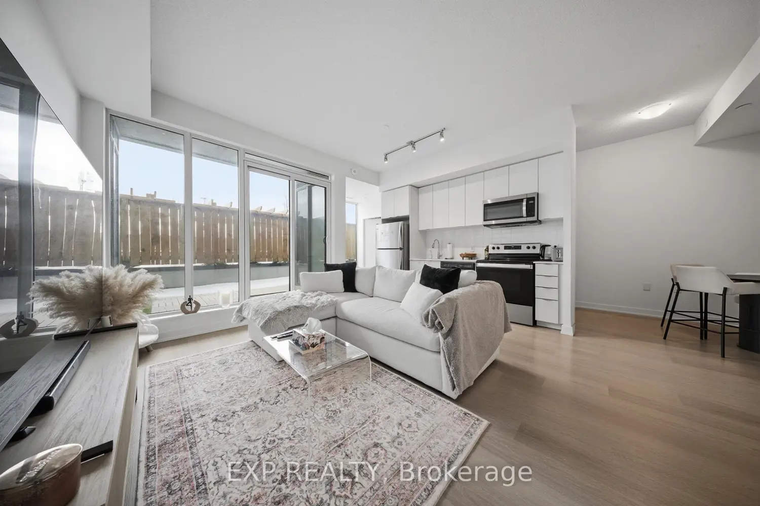 Additional image 5 of 859 The Queensway 209