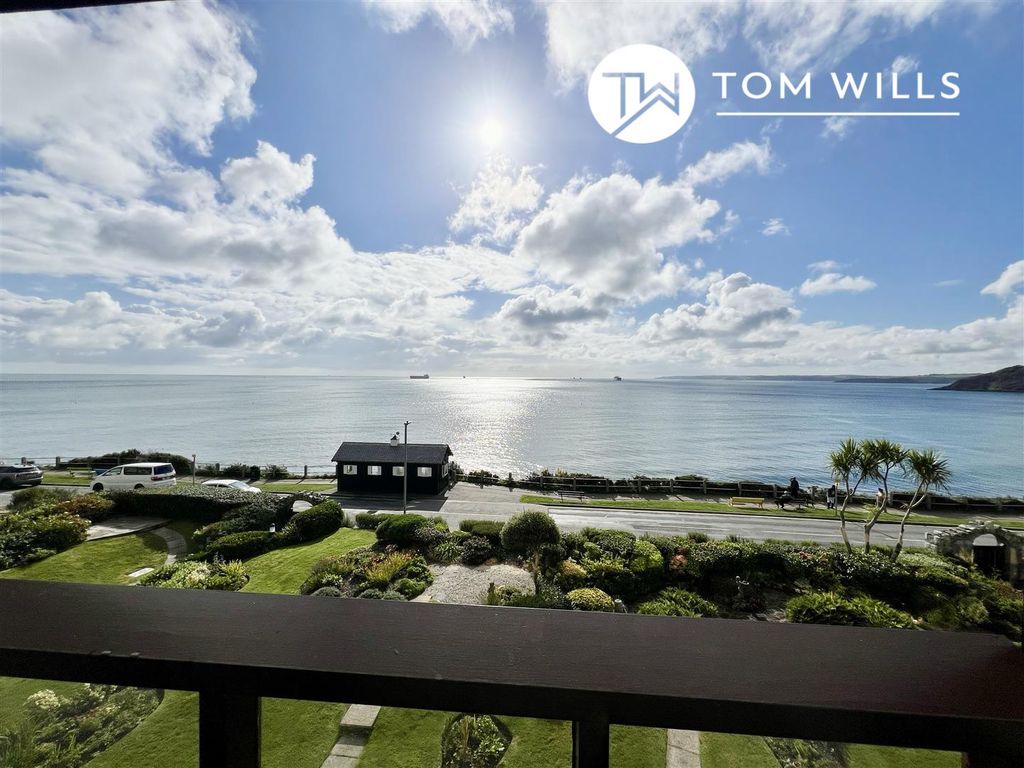 2 bed flat for saleDevington Court, Cliff Road, Falmouth TR11