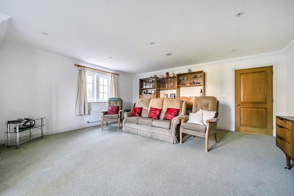 Additional image 10 of 2 bed flat for salePackhorse Road, Gerrards Cross, Buckinghamshire SL9