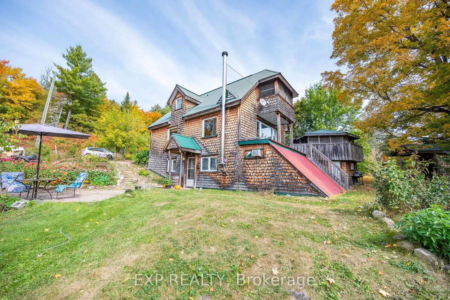 1197 Lower Spruce Hedge Road photo 2