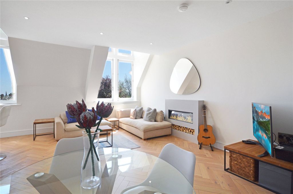 3 bed flat for sale23/24 Cathedral Yard, Exeter, Devon EX1 photo 3