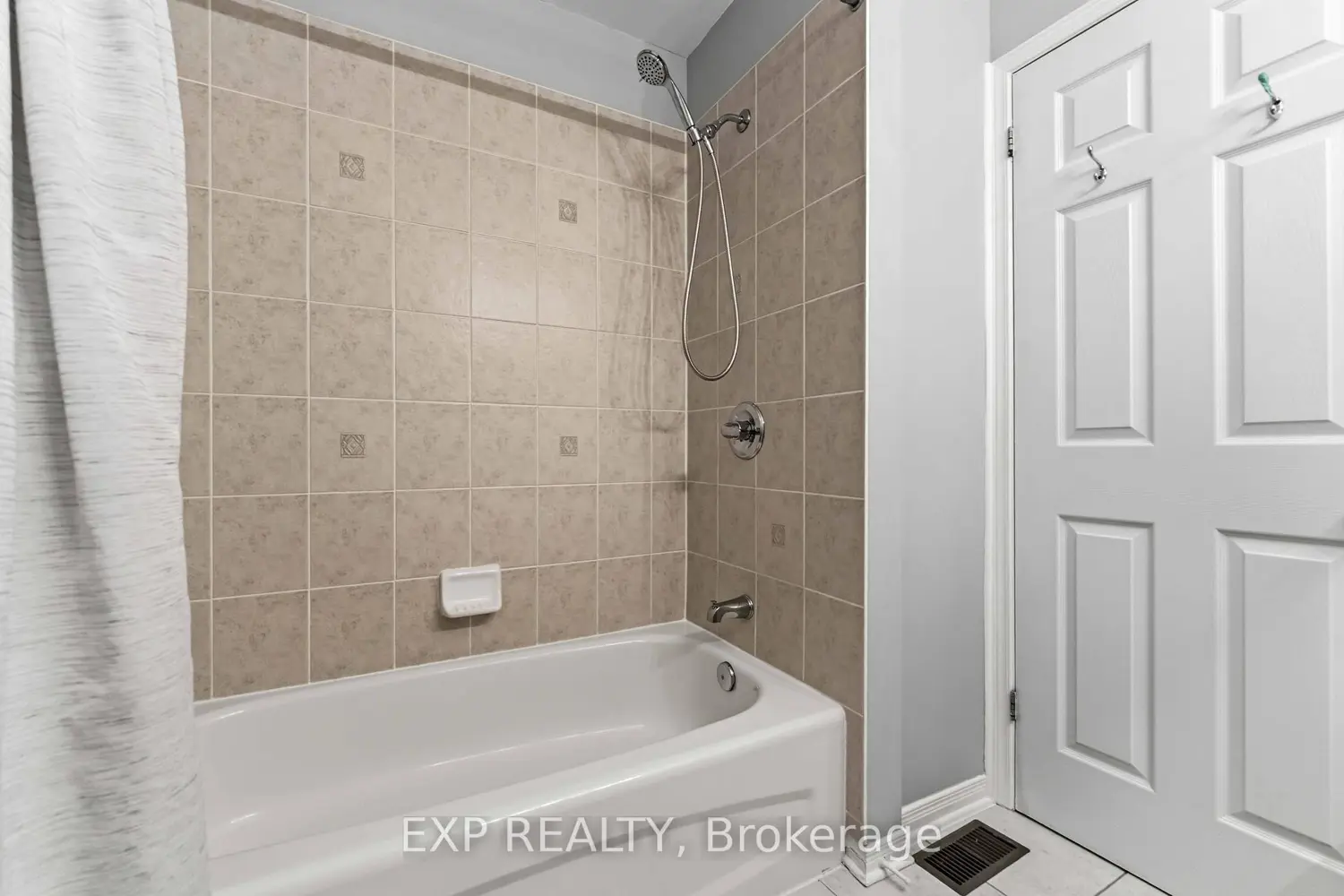 Additional image 16 of 81 Strathaven Private