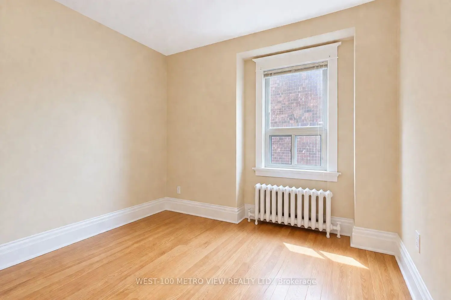 Additional image 9 of 1733 Dufferin Street