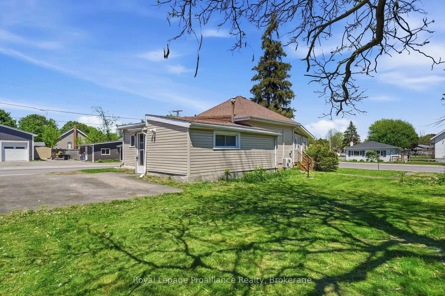 252 Sidney Street photo 2