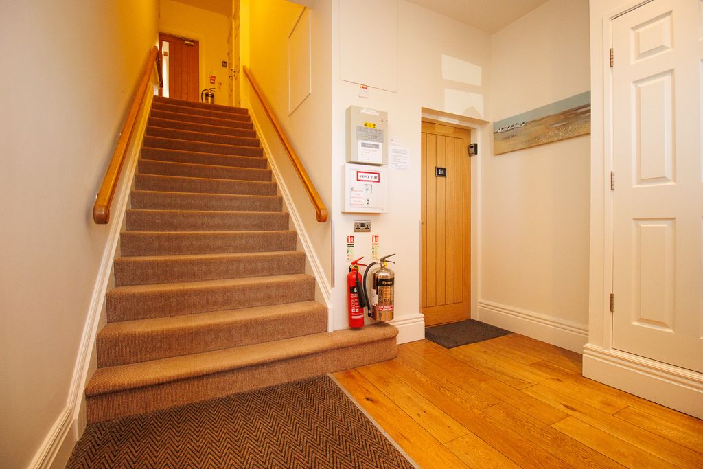 1 bed flat for saleThe Beach, Filey YO14 photo 2