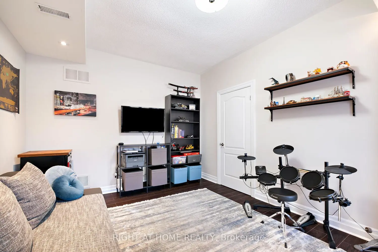 873 New Westminster Drive photo 3