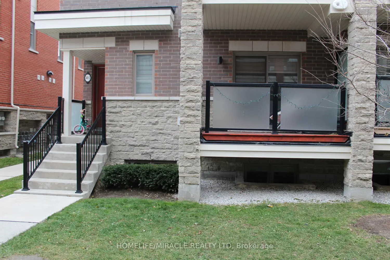 240 Lagerfeld Drive 5 photo 3