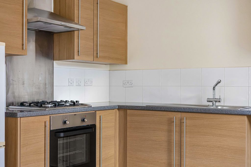 Additional image 3 of 2 bed flat for salePalmer Road, Faringdon, Oxfordshire SN7