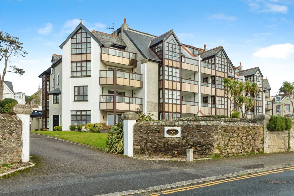 2 bed flat for saleCliff Road, Falmouth, Cornwall TR11
