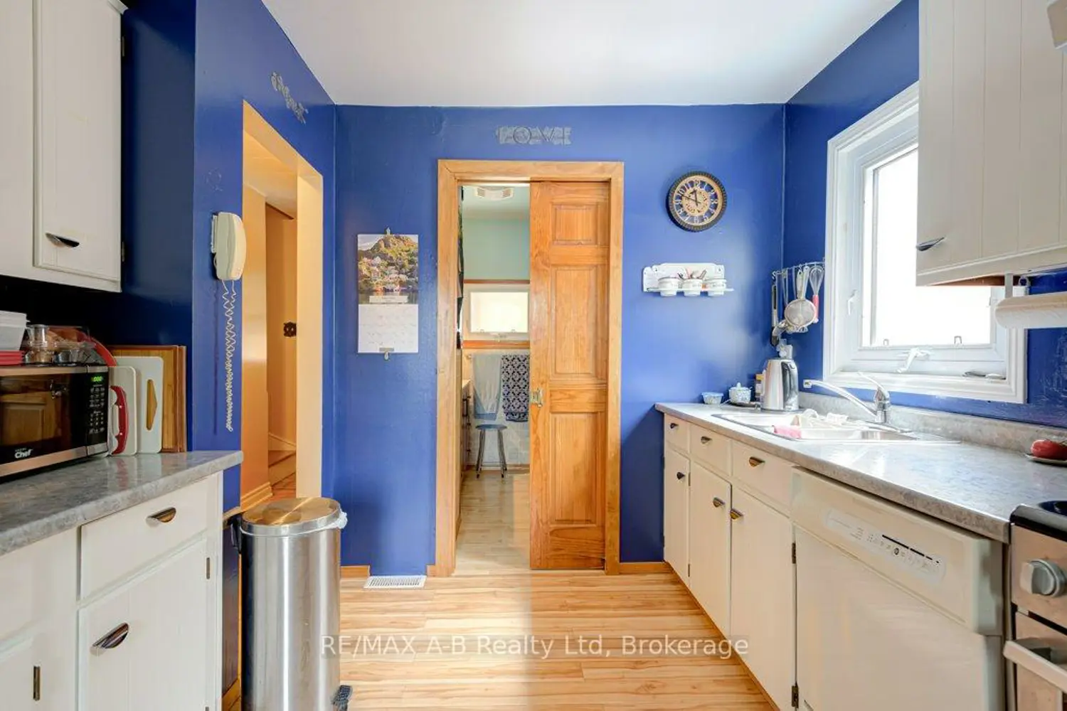 304 Douglas Street photo 4