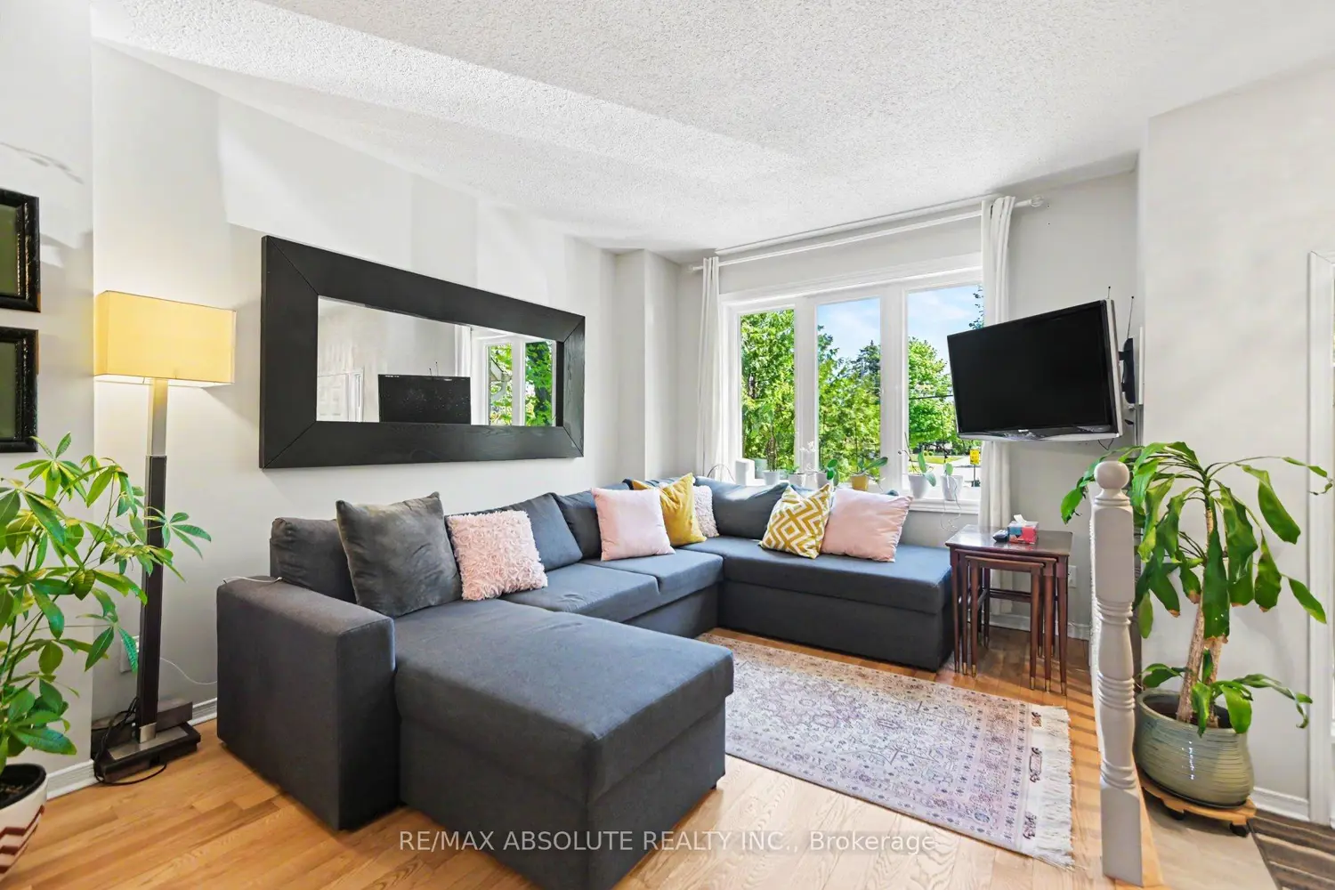 700 Tweesdmuir Avenue photo 3