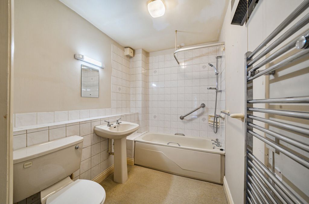 Additional image 9 of 2 bed flat for saleChurch Street, Faringdon, Oxfordshire SN7