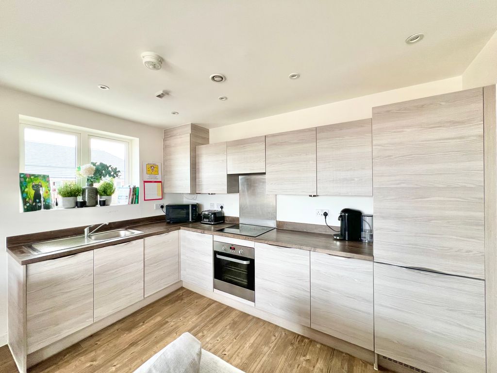 Additional image 6 of 2 bed flat for saleHurst Avenue, Blackwater, Camberley GU17