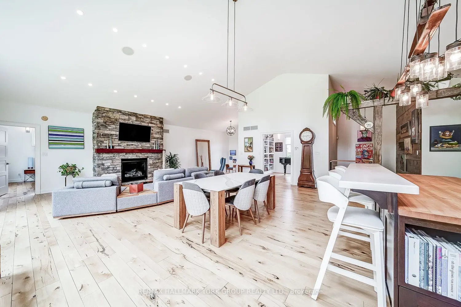118 Mennill Drive photo 3