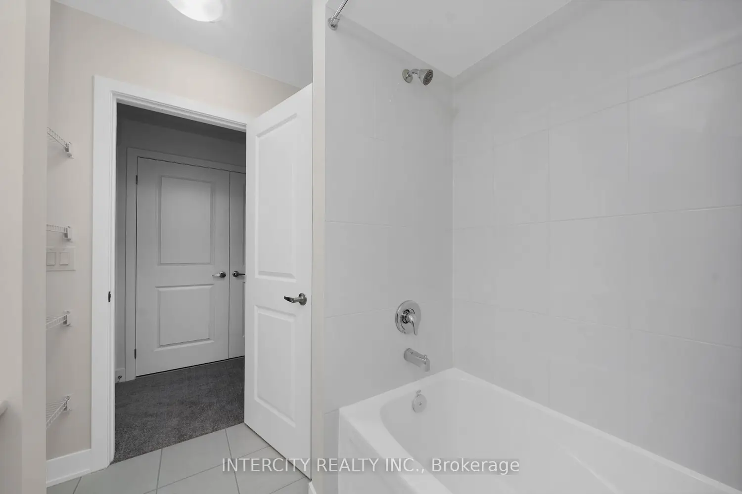Additional image 17 of 100 Walden Drive Blk 7 Unit 3