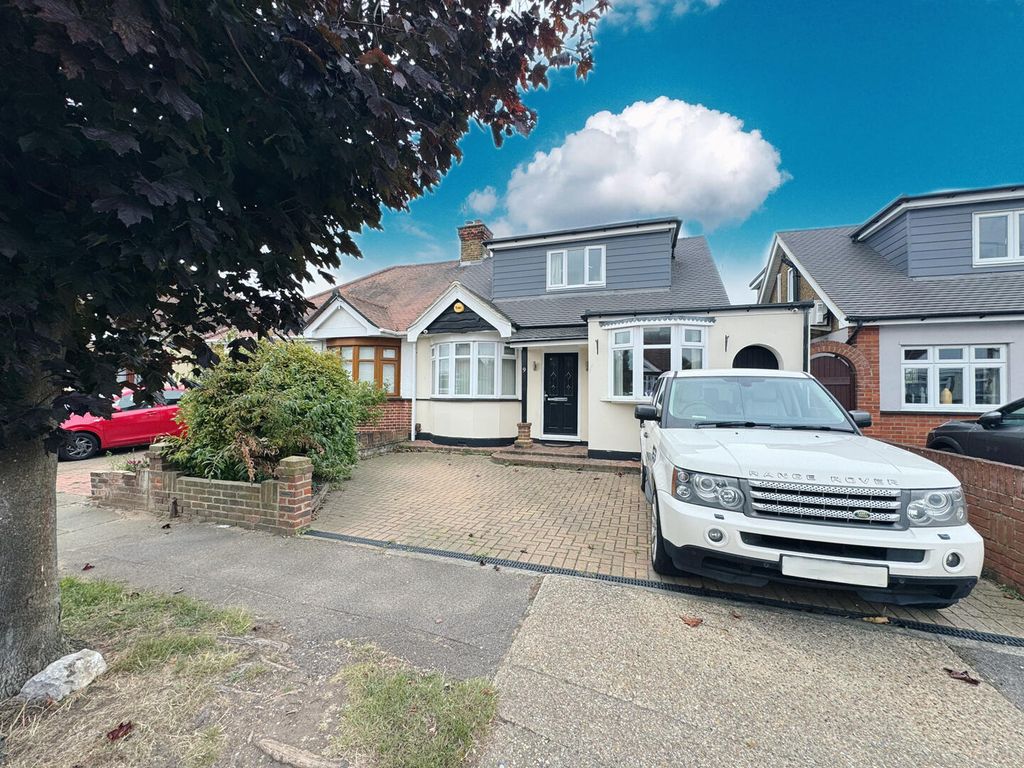3 bed semi-detached house for saleGordon Road, Grays RM16