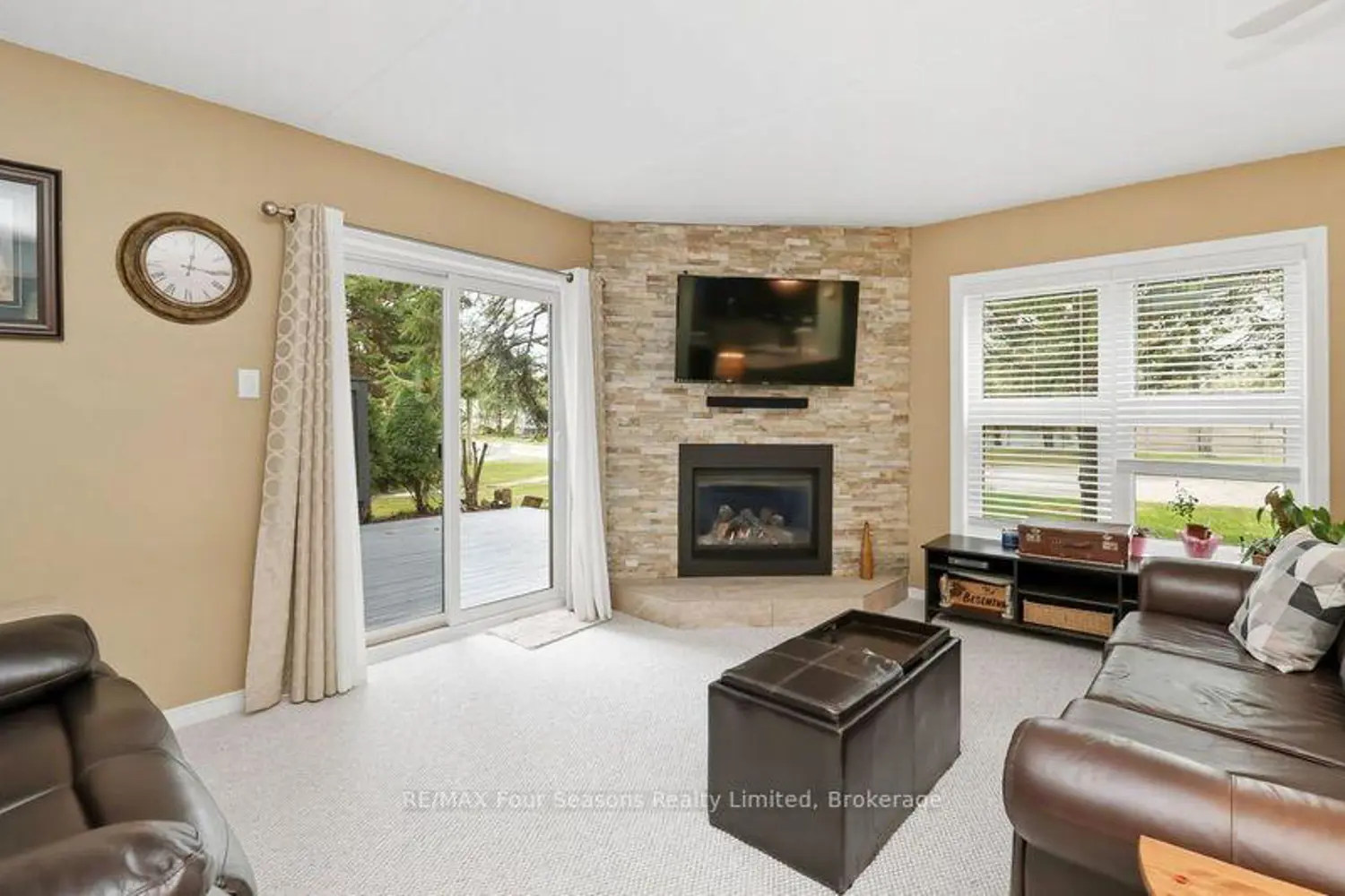 810 Suncrest Circle photo 2