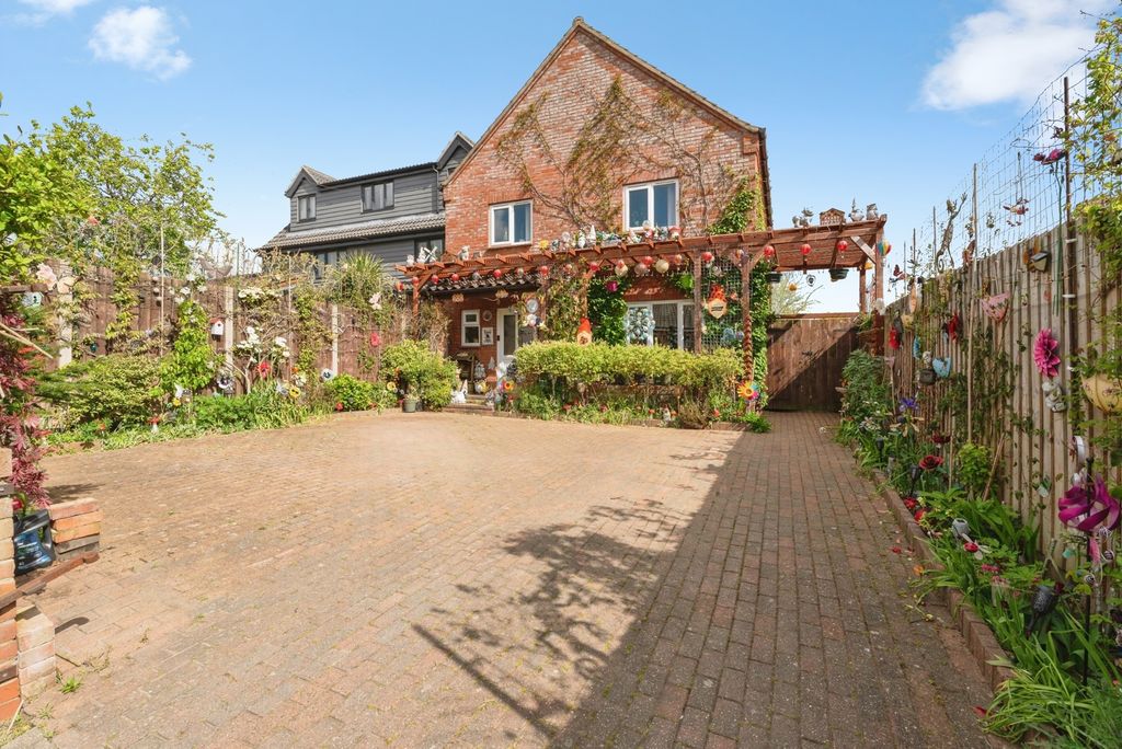 4 bed semi-detached house for saleLancaster Avenue, Fakenham, Norfolk NR21