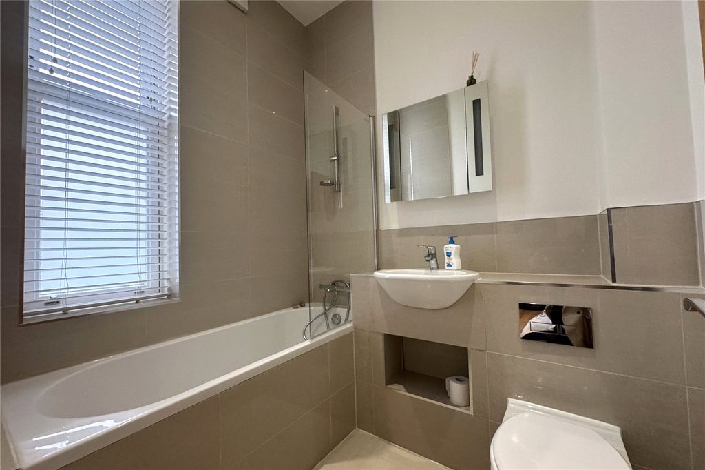 Additional image 9 of 2 bed flat for saleFarnborough Road, Farnborough, Hampshire GU14