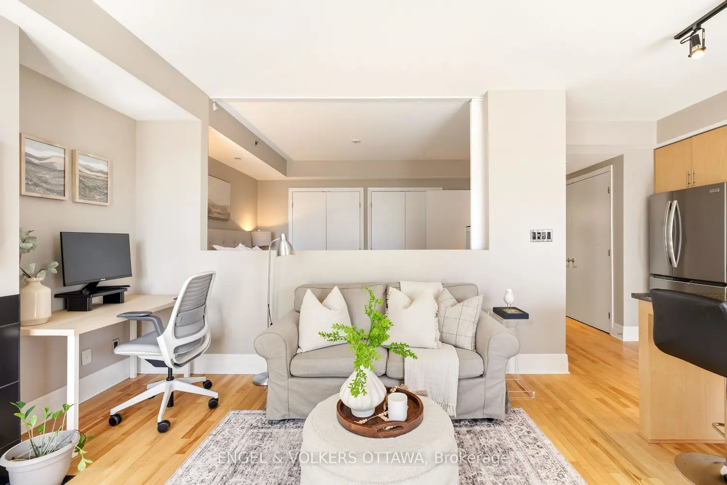 808 Bronson Avenue 310 photo 4