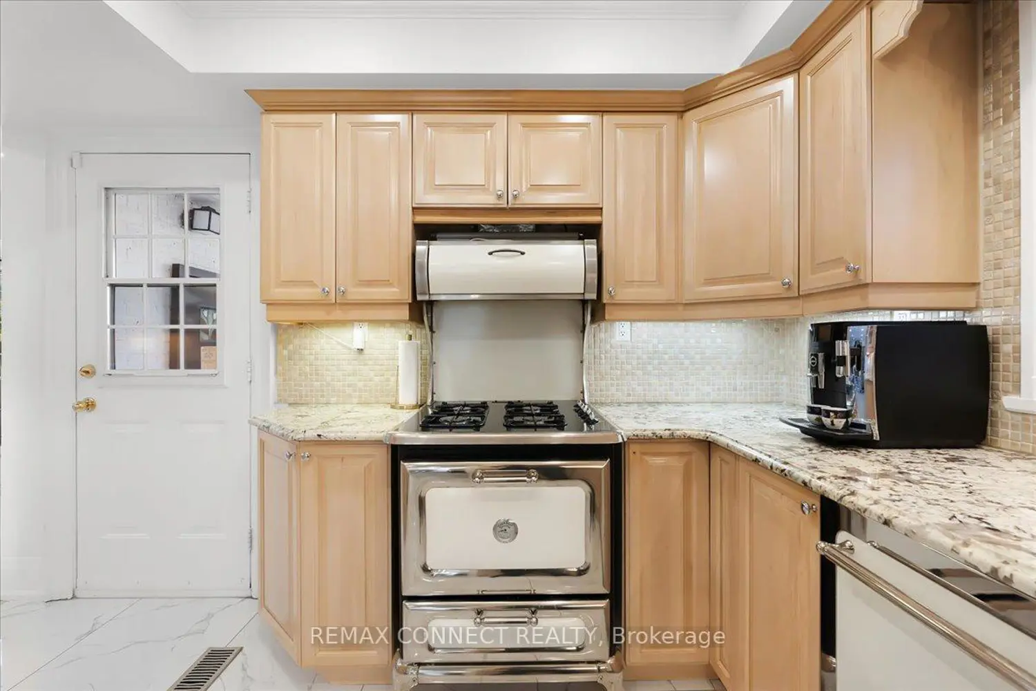 2491 Parmeer Drive photo 2