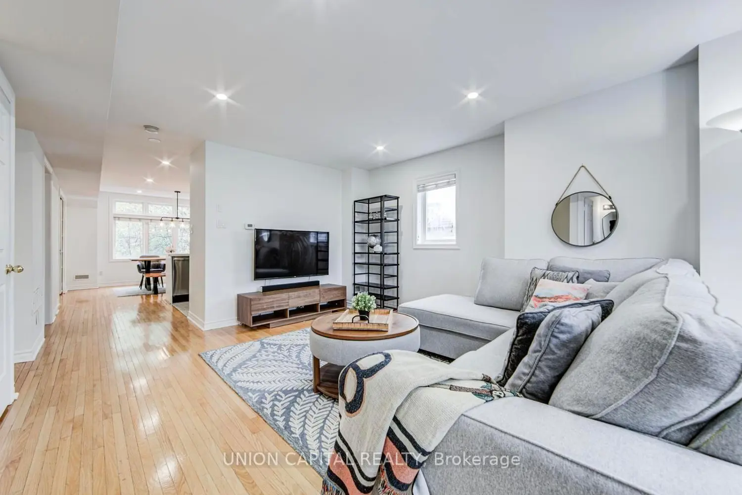 Additional image 4 of 1 Bastedo Avenue 8