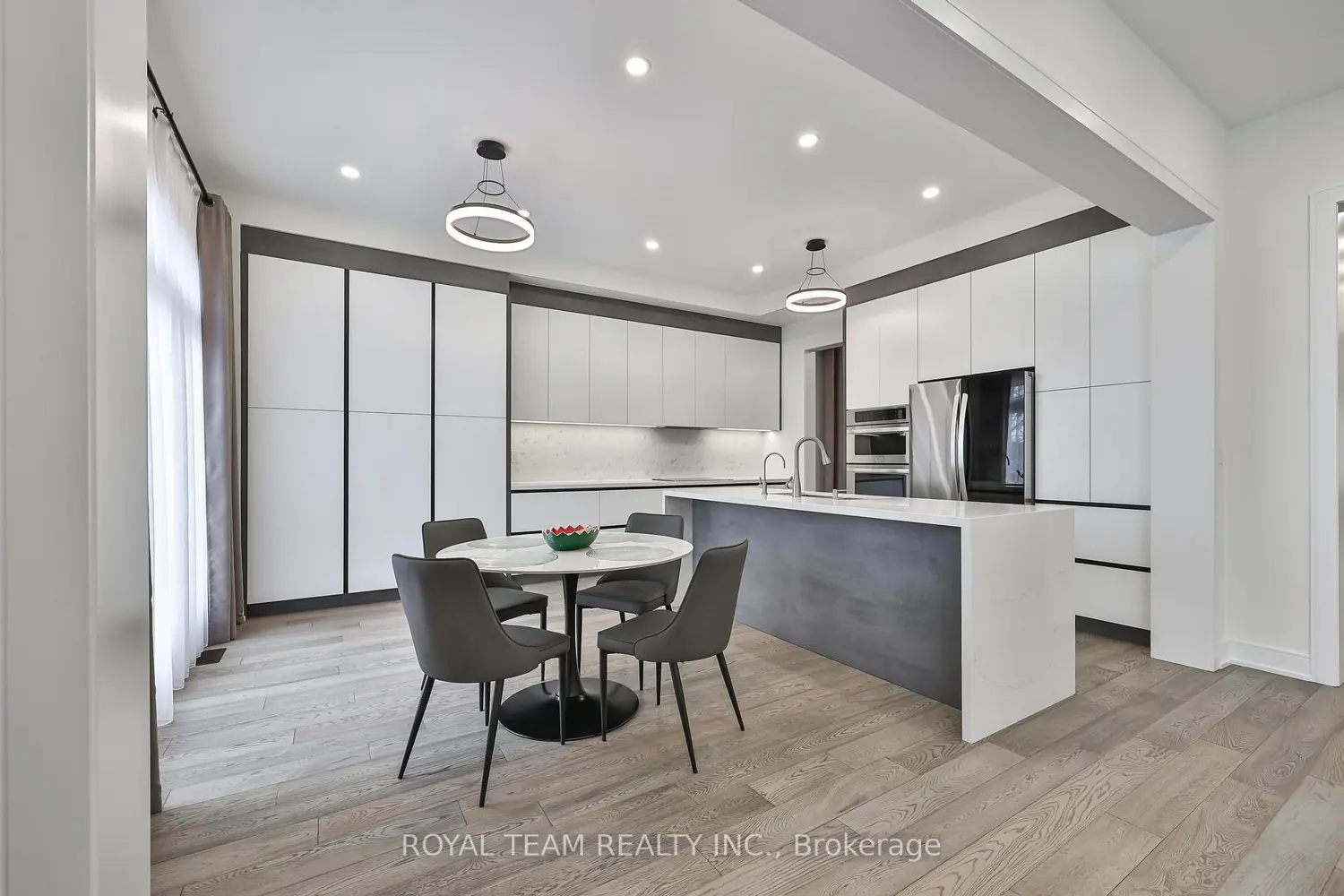 1361 Blackmore Street photo 4