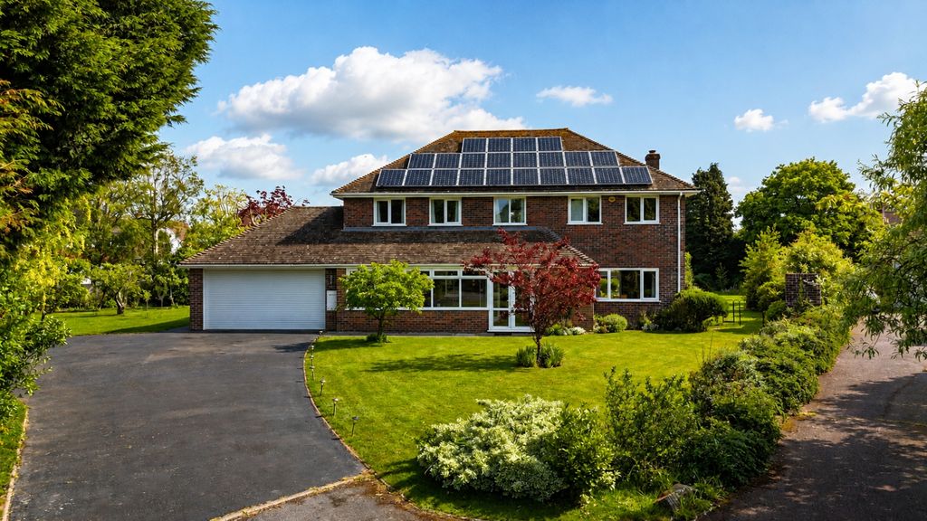 5 bed detached house for salePelham Gardens, Folkestone, Kent CT20