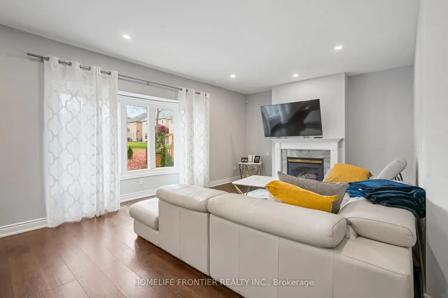 7 Edenbrook Crescent photo 2