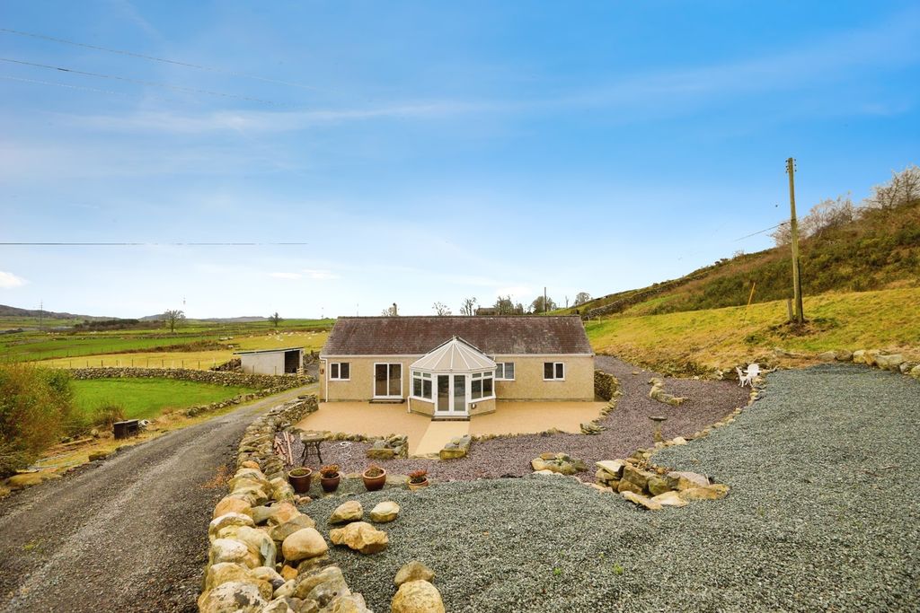 3 bed detached house for saleBach, Garndolbenmaen, Gwynedd LL51
